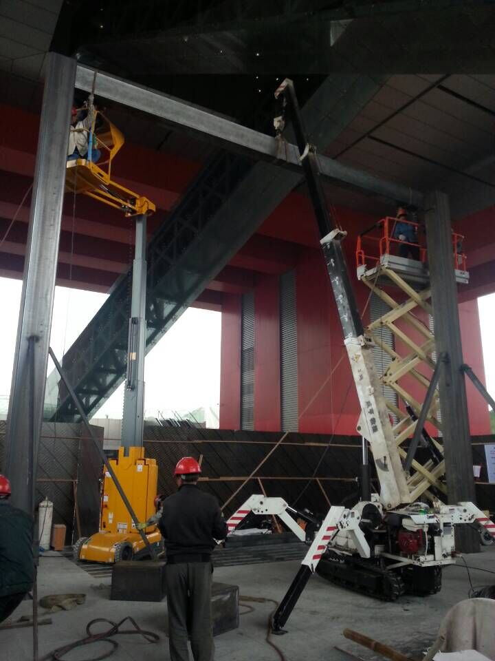 履帶式起重機(jī)圖片 履帶式起重機(jī)圖片